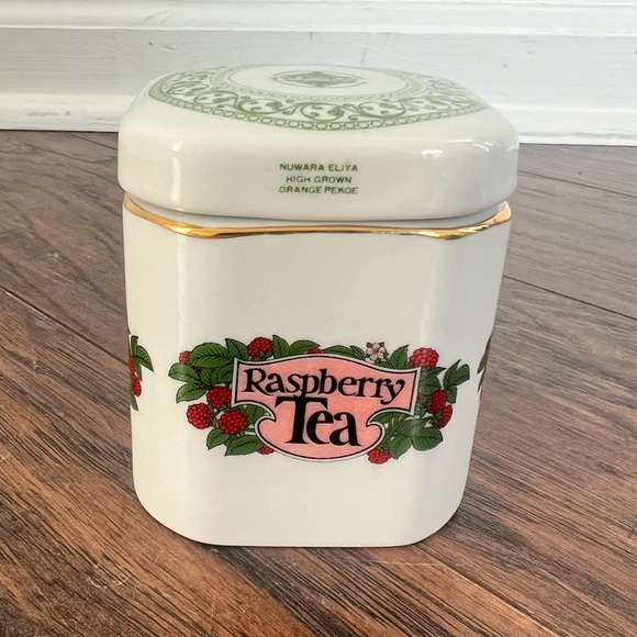 Mlesna Porcelain Raspberry Tea Jar - Picture 1 of 7